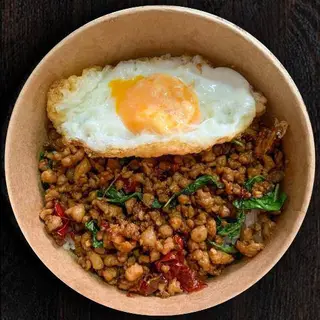 ข้าวกะเพราหมูสับ + ไข่ดาว
