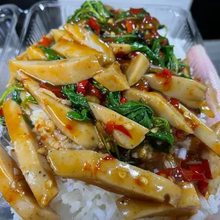 ข้าวกะเพราหมูยอ