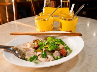ก๋วยเตี๋ยวหมูน้ำใส (ธรรมดา)