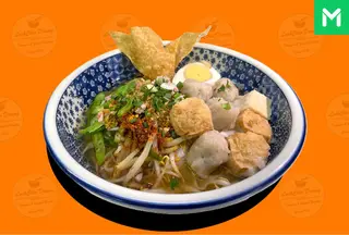 ก๋วยเตี๋ยวต้มยำลูกชิ้นแคะ