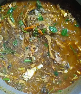 ยำไก่ใส่พริกลาบ