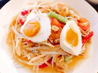 ตำไท-ไข่เค็ม