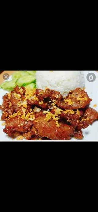 ข้าวหมูกระเทียม