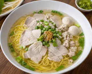 เส้นบะหมี่เหลืองน้ำใส
