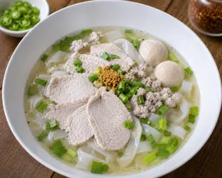 เส้นใหญ่น้ำใส