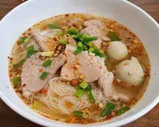 เส้นเล็กต้มยำ