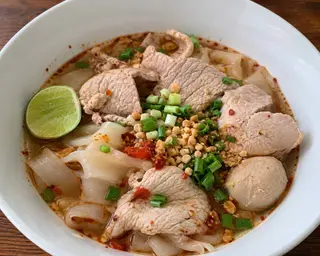 เส้นใหญ่ต้มยำ