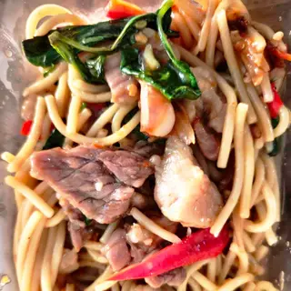สปาเก็ตตี้ผัดขี้เมาไฟลุก เนื้อชิ้น