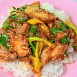 ผัดพริกแกง
