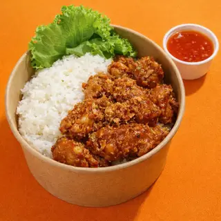 ข้าวไก่ทอดซอสกระเทียมพริกไทย