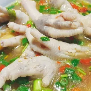 ต้มแซ่บตีนไก่