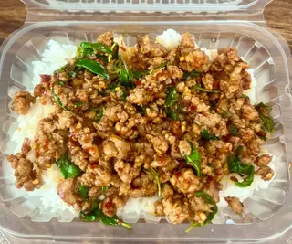 Stir-fried rice with minced pork and basil