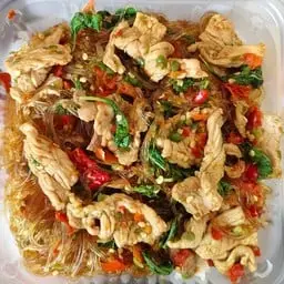 ผัดกะเพราวุ้นเส้น