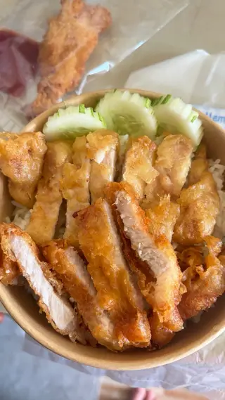 ข้าวหมูทอดธรรมดาจิ้มแจ่ว