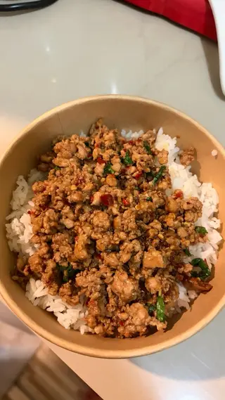 ข้าว กะเพราหมูสับ