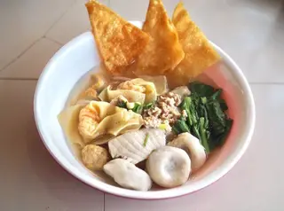 เกี๊ยวกุ้งน้ำใส,เกี๊ยวกุ้งเย็นตาโฟ