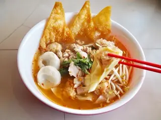 เกี๊ยวกุ้งต้มยำน้ำใส,เกี๊ยวกุ้งต้มยำน้ำข้น