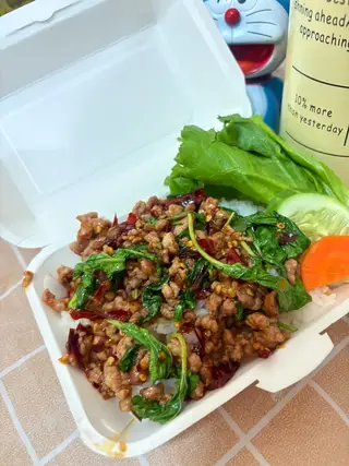 ข้าวกะเพราหมูสับผัดพริกแห้ง