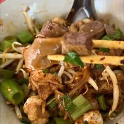 ก๋วยเตี๋ยว หมูตุ๋น