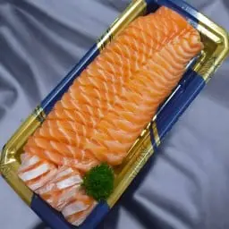 แซลมอนซาชิมิ 300 g.