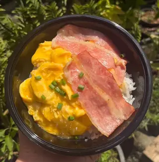 ข้าวไข่ข้น เบค่อนย่างเนย