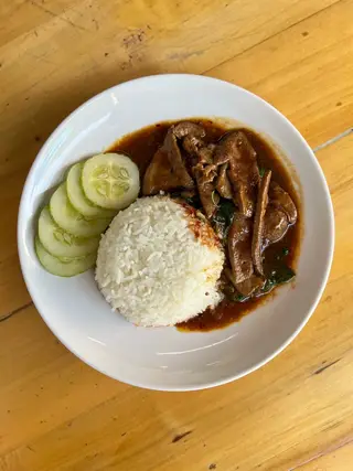 กะเพราตับ(เนื้อ)ราดข้าว