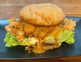 เบอร์เกอร์ไก่กรอบสไปซี่มาโย