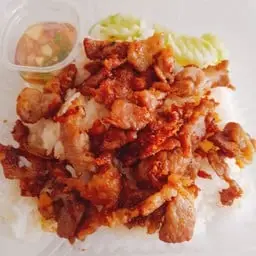 ข้าวหมูทอดกระเทียม