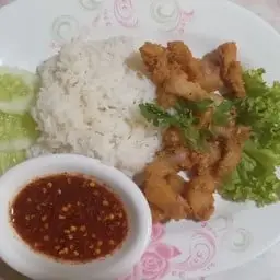 สามชั้นทอดน้ำปลา