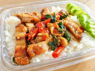 กะเพราหมูกรอบ