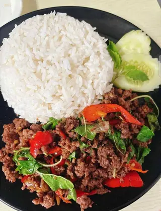 กะเพราราดข้าว