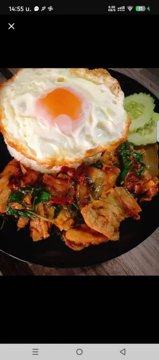 กะเพราหมูสามชั้นสไลด์