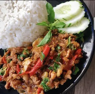 กะเพราวุ้นเส้น