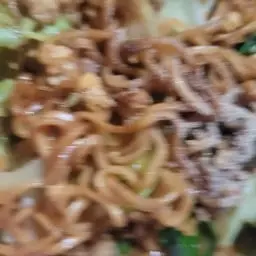 ผัดไวไวใส่ใข่หมูสับใส่ผักเพิ่มเส้นพิเศษไม่ได้ใส่พริกสดนะคะใส่แต่ผงเครื่องพริกป่นปรุ่งไวๆค่ะ