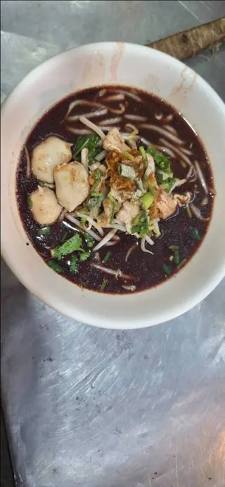 หมี่ขาวหมูน้ำตก