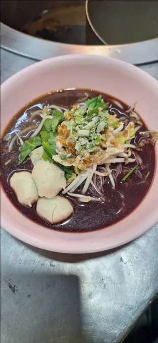 เส้นเล็กหมูน้ำตก
