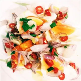 ยำไข่เค็ม