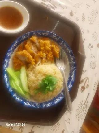ข้าวมันไก่ทอด(พิเศษ)
