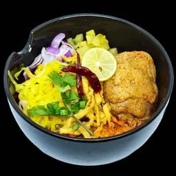 ข้าวซอย น่องไก่ตุ๋น+สะโพกตุ๋น