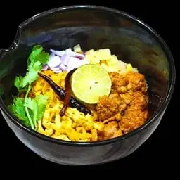 ข้าวซอย หมูปั้นก้อนตุ๋น