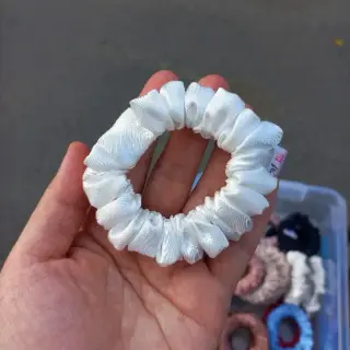 ยางรัดผมซาติน ไซส์ S ขนาด 7-8 เซน Handmade Scrunchies ออฟไวท์