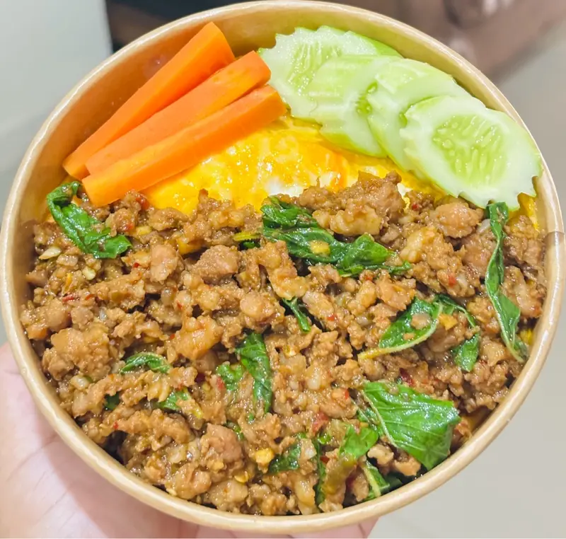 กะเพราเดือด ไข่ข้น by.ฝ้าย