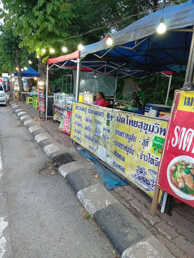 ร้านข้าวผัดปูเมึองแพร่by ผัดไทยสุขุมวิท