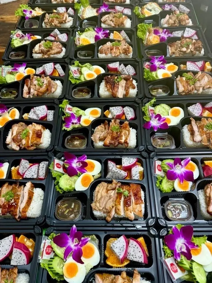 ข้าวกล่อง ข้าวหน้าทะเลตราด