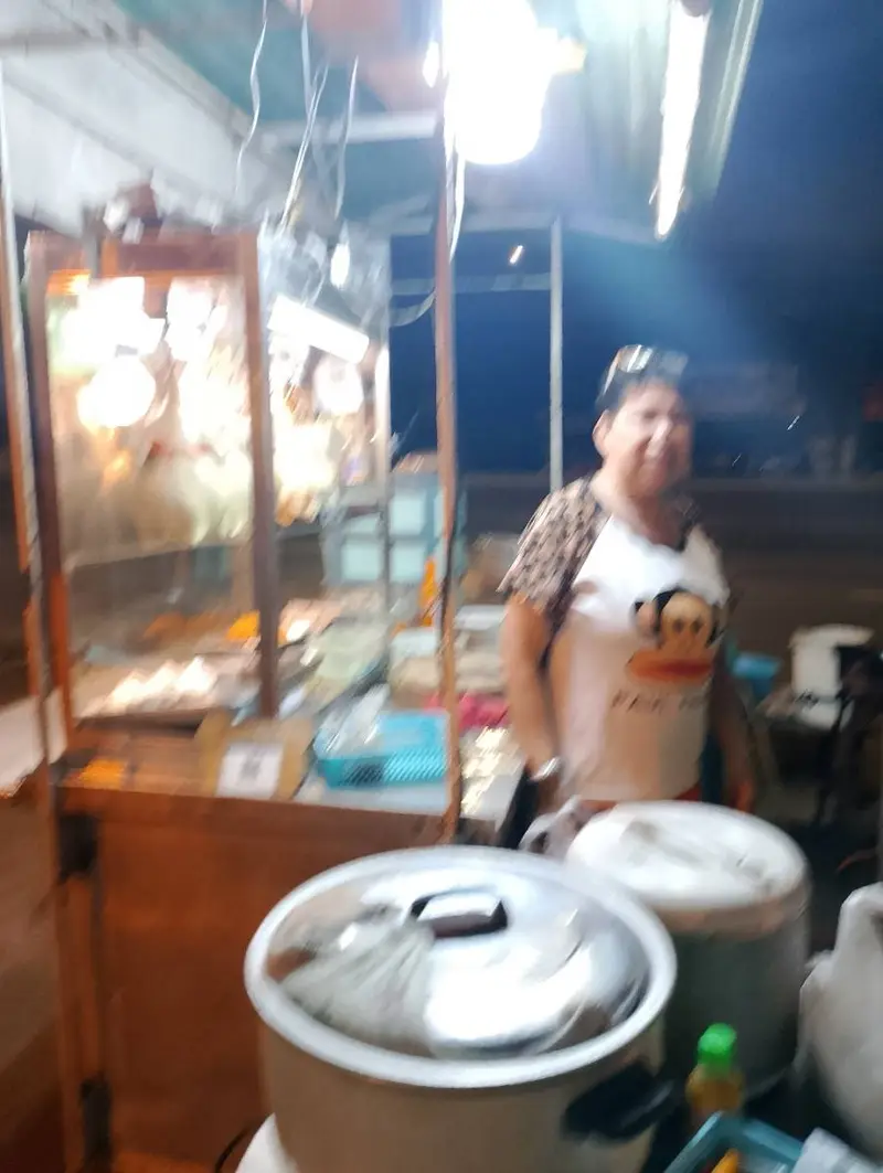 เจ๊หนิงข้าวมันไก่ซอยอมร